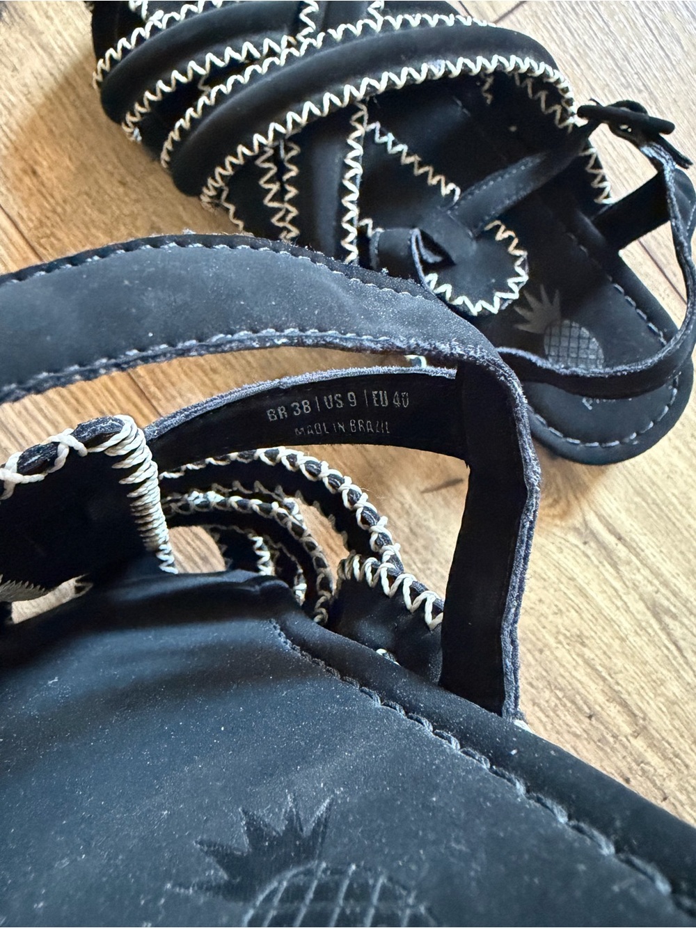 FARM Rio Women’s Black Strappy zigzag flat Sandals - Size 9 - Made in Brazil - Picture 4 of 8